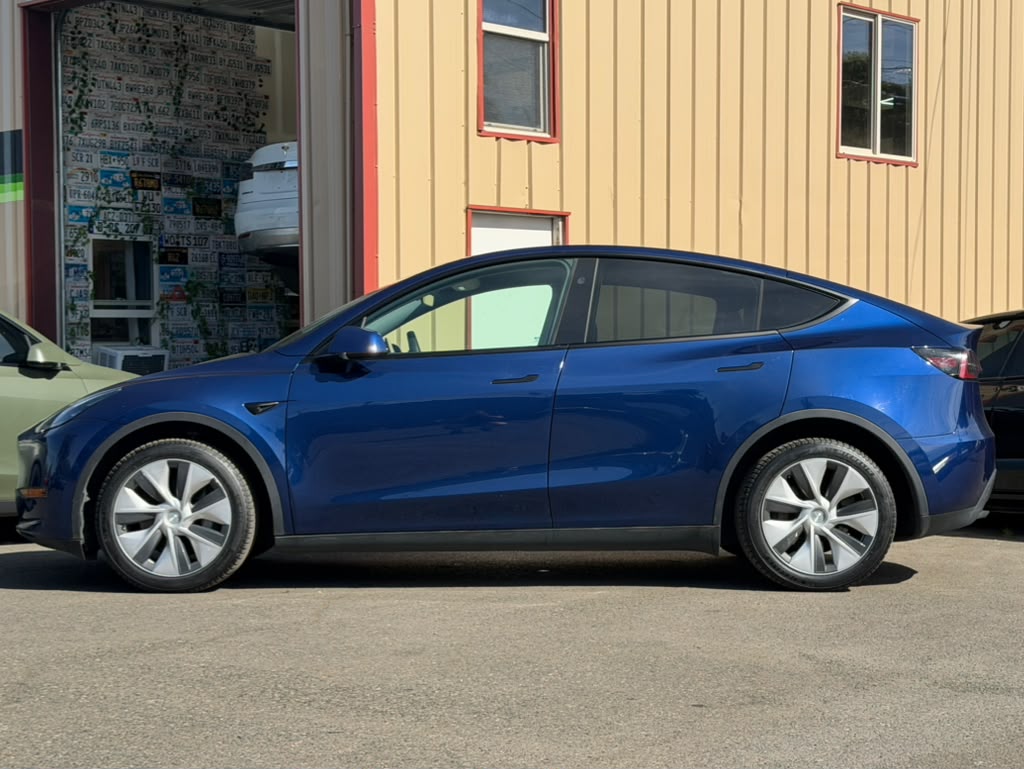 2023 Tesla Model Y Long Range - Photo 6