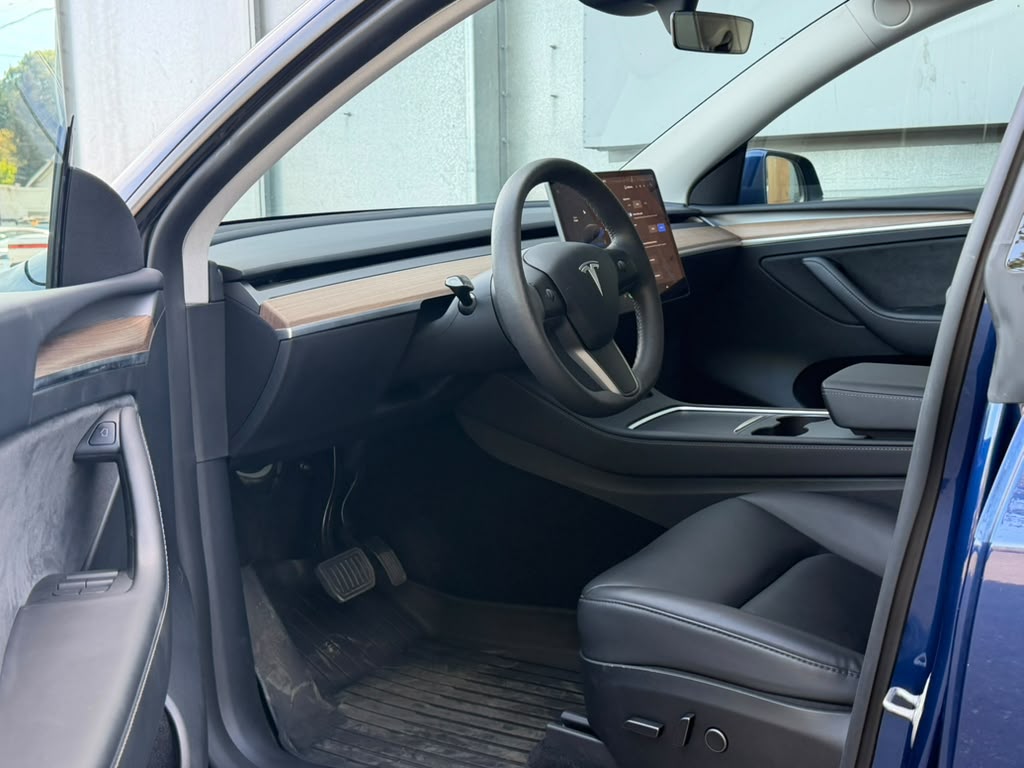 2023 Tesla Model Y Long Range - Photo 9