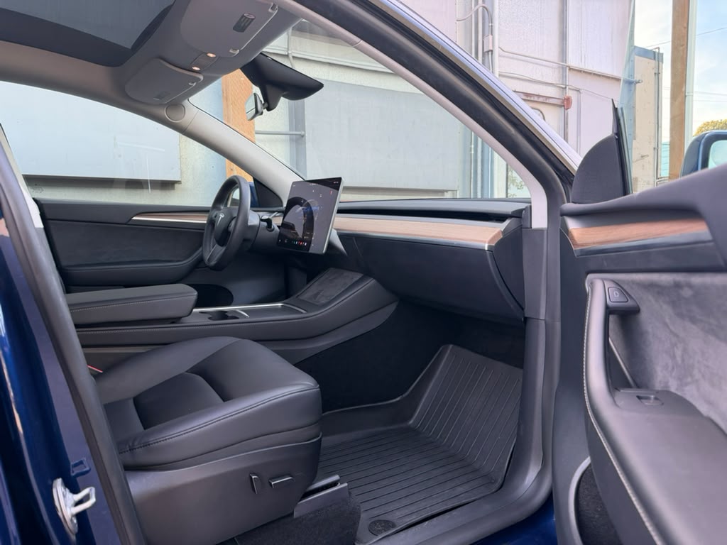 2023 Tesla Model Y Long Range - Photo 12